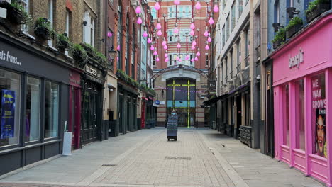 Empty-London-Streets-during-Coronavirus-Lockdown,-showing-quiet-and-deserted-Carnaby-Street-roads-in-a-popular-tourist-area-in-the-global-pandemic-Covid-19-shutdown-in-England,-Europe