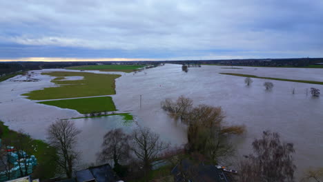Inundaciones-En-Los-Pólderes-Alrededor-De-Arcen-Y-Broekhuizen-Limburgo-Después-De-Fuertes-Lluvias