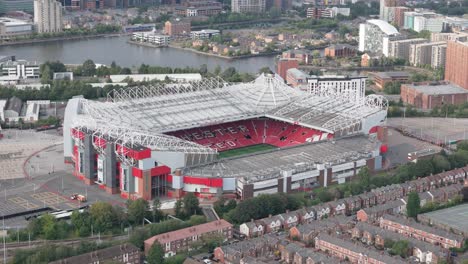 Old-Trafford-Stadium-Tagsüber-In-Manchester,-Vereinigtes-Königreich