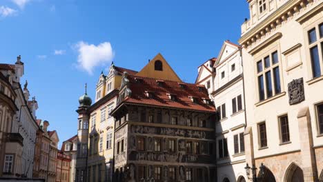 Casa-Al-Minuto-next-to-the-Prague-Astronomical-Clock,-Czech-Republic