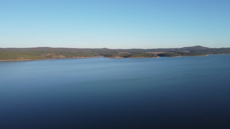 Aerial-moving-clip-of-the-pristine-Iskar-reservoir-near-Sofia,-Bulgaria-with-Balkan-mountains-in-the-background