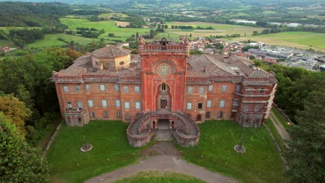 Aerial-video-of-the-abandoned-Sammezzano-castle-in-Leccio,-Tuscany,-Italy