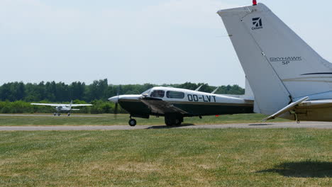 Single-Engine-Piston-plane,-Mooney-M20,-engine-run-up-on-airfield,-static