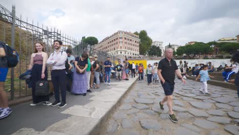 Rome-Immersive-POV:-Moving-In-Busy-Streets-to-Chiesa-Santi-Luca-e-Martina,-Italy,-Europe,-Walking,-Shaky,-4K-|-Crowded-Tourist-Areas-With-Very-Long-Lines