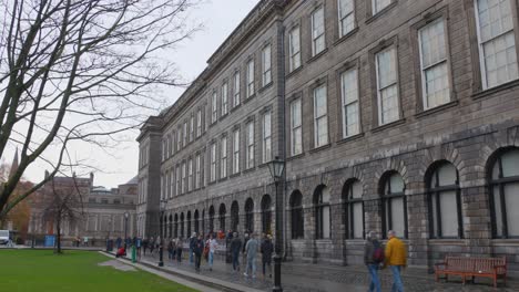 Historic-landmark-of-Trinity-college-during-the-day-in-Dublin,-Ireland