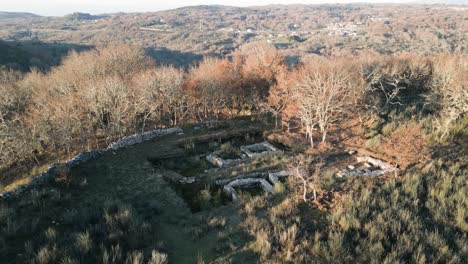Drone-ascend-to-showcase-Castro-de-la-Acea-Baños-de-Molgas-rock-wall-ruins