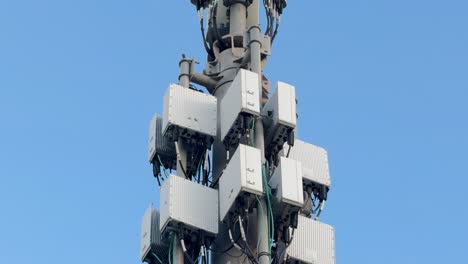 Primer-Plano-De-La-Antena-De-Comunicación-Para-Redes-4g-Y-5g