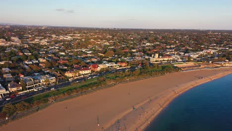 Aerial-video-flying-along-the-the-beach-of-Brighton-in-Melbourne,-Australia