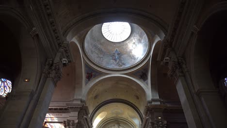 Las-Hermosas-Esculturas-De-La-Iglesia-De-Notre-Dame-de-liesse-Fueron-Realizadas-Por-El-Admirado-Escultor-Italiano-Gilardi.
