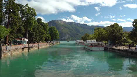 Annecy-is-known-for-the-quality-of-the-lake-water,-thanks-to-the-conservation-efforts-for-over-50-years,-making-it-the-purest-lake-in-Europe
