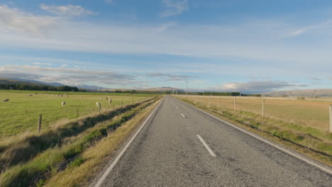 Carretera-Escénica-A-Través-De-Campos-Rurales-En-El-Sur-De-Otago,-Nueva-Zelanda