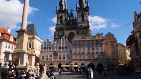 Church-of-Our-Lady-before-Týn-and-Marian-column-in-Old-Town-square,-Prague,-Czech-Republic
