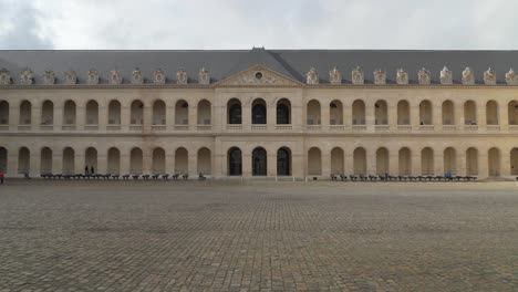 Inner-Yard-Wall-of-Les-Invalides-Museum