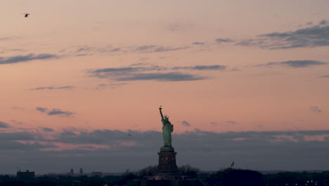 Statue-of-Liberty,-Center-framed,-Under-Bold-Pink-Sky