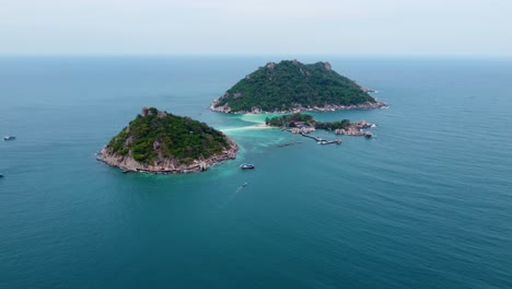 Nang-Yuan-Island,-picturesque-trio-of-small-islands-located-near-Koh-Tao
