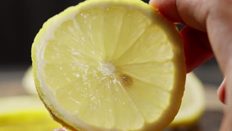 Close-up-reveals-the-vibrant-yellow-hue-of-the-lemon-slice-and-solo-seed