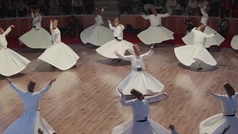 Derwische-Führen-In-Zeitlupe-Sufi-Wirbel-Sema-Spinning-Choreografien-In-Weißer-Kleidung-Durch