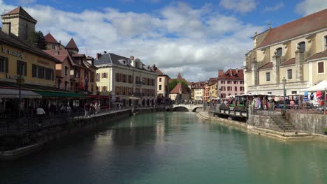 Annecy-is-internationally-known-for-the-beauty-of-its-harmonious-landscapes,-but-also-for-the-quality-of-the-lake-water
