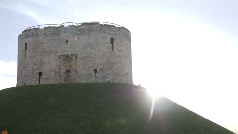 York-Clifford-tower-with-sun-flare,-slow-motion