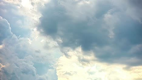 Nublado-Gris-Cambiante-Nubes-De-Lluvia-En-Movimiento-En-El-Lapso-De-Tiempo-Del-Cielo