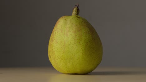 Light-Shining-And-Dimming-On-Whole-Fresh-Pear