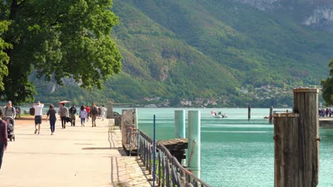 Sometimes-called-the-‘Venice-of-the-Alps’,-the-medieval-town-of-Annecy-straddles-a-series-of-winding-canals-at-the-northern-tip-of-the-lake