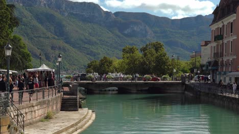Thiou-river-passes-through-the-old-city-of-Annecy-on-a-Sunny-Autumn-Day