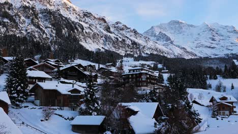 Houses-in-the-tranquil-village-of-Wengen-in-Winter