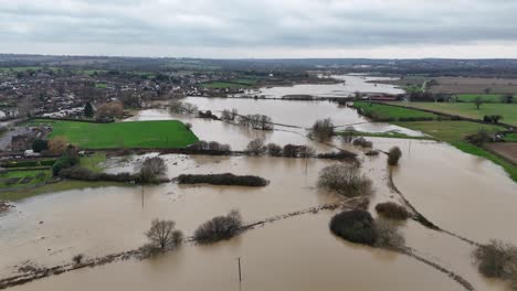 Abridge-Essex-Roding-Valley-Farmfelder-Überschwemmungen-Drohne,-Luftaufnahme