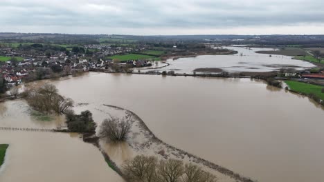 Abridge-Essex-Roding-Valley-Überschwemmungen-Drohne,-Luftaufnahme