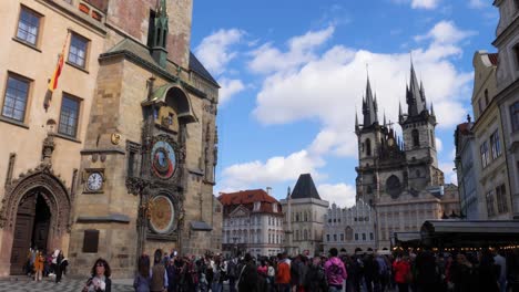 Astronomical-Clock-Prague,-Church-of-Our-Lady-before-Týn,-The-Stone-Bell-House-and-Marian-column-in-Old-Town-square