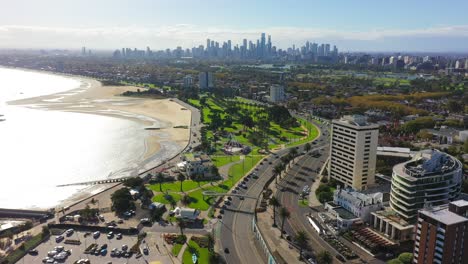 Ascending-aerial-footage-of-St-Kilda,-with-Melbourne's-CBD-in-the-horizon