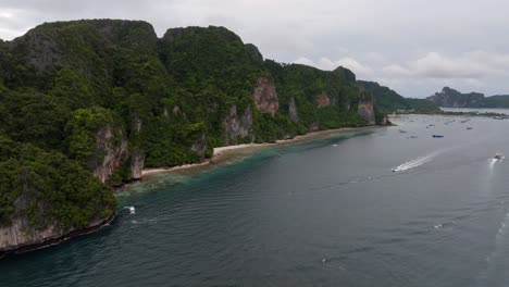 Drone-footage-from-PhiPhi-islands-in-Thailand-footage-of-incredible-Thai-landscapes-incredible-nature-with-insane-rocks,-beaches,-hills,-ocean-adn-boats