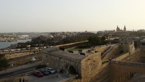 Blick-Von-Der-Stadtmauer-Von-Valletta