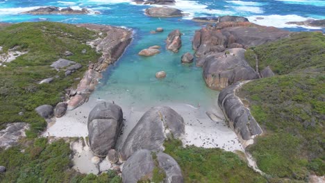 Scenic-view-of-Elephant-rocks-in-Albany,-Western-Australia-in-the-morning-with-low-crowds