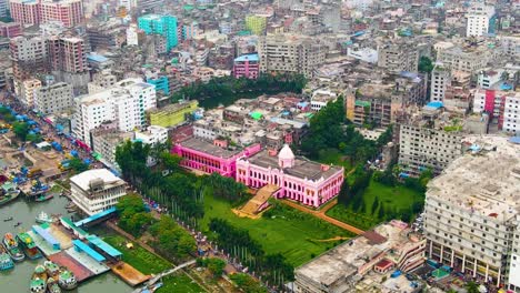 Ahsan-Manzil-Es-Uno-De-Los-Lugares-Turísticos-Históricos-Más-Atractivos-De-Dhaka,-La-Capital-De-Bangladesh.