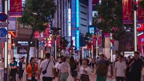 Night-Time-Lapse-of-Downtown-crowds-at-the-walking-street-at-Musashino-Street-In-Shinjuku,-Tokyo-Japan