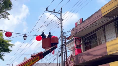 Worker-in-the-cradle-of-skylift-truck-to-repair-the-electric-cable