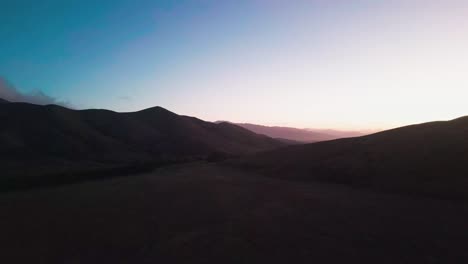 Drone-Atardecer-Oscuridad-De-Las-Montañas-Nueva-Zelanda