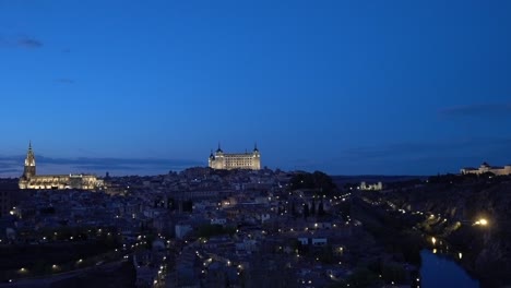 Nachtansicht-Der-Altstadt-Von-Toledo,-Des-Schlosses-Und-Der-Kathedrale