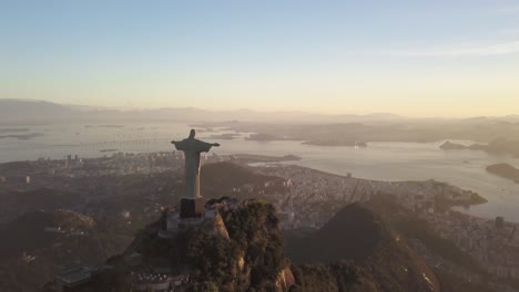 4.-März-2019,-Cristo-Redentor-Statue-In-Rio-De-Janeiro,-Sehenswürdigkeit-Bei-Sonnenuntergang