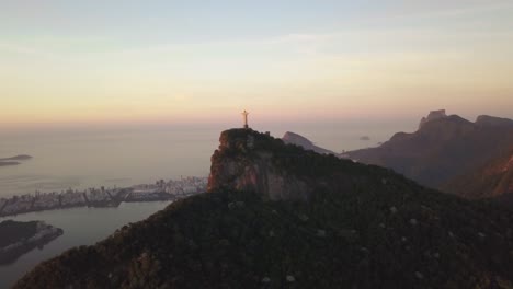 Erstaunlicher-Drohnen-Panoramablick-Auf-Christus-Den-Erlöser-In-Rio-De-Janeiro