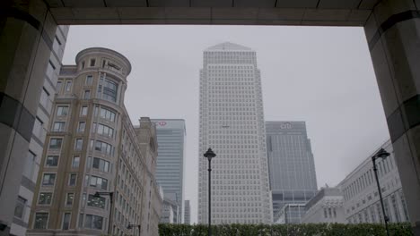 Tilt-down-shot-of-Canary-Wharf-skyscrapers,-including-One-Canada-Square-in-London's-financial-district