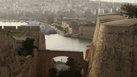 Blick-Auf-Den-Hafen-Von-Marsamxett-Vom-Hastings-Garden-In-Valletta-Aus