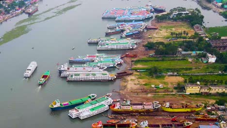 Drohnen-Luftaufnahmen-Der-Werft-Und-Werft-Buriganga-River-In-Bangladesch