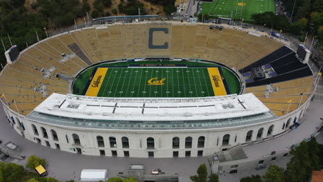 Drone-shot-tilting-away-from-the-California-Memorial-Stadium,-in-Berkeley,-USA