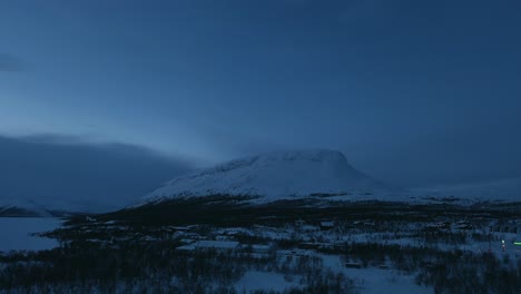 Aerial-view-of-the-Saana-fell,-polar-night,-in-Lapland---tracking,-drone-shot