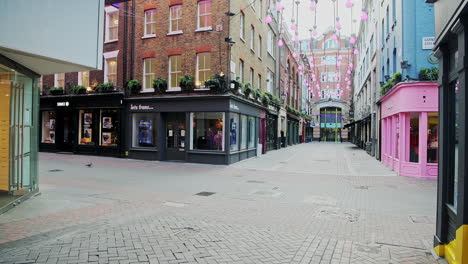 Empty-London-Roads-during-Coronavirus-Lockdown-at-quiet,-deserted-Carnaby-Street-in-Soho,-a-popular-tourist-area-during-the-global-pandemic-Covid-19-shutdown-in-England,-Europe