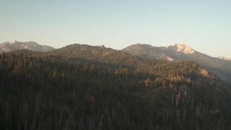 Cinematic-aerial-shot-of-the-view-from-Moro-Rock-in-California's-Sequoia-National-Forest