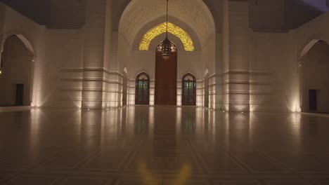 Innenhof-Der-Großen-Sultan-Qabus-Moschee